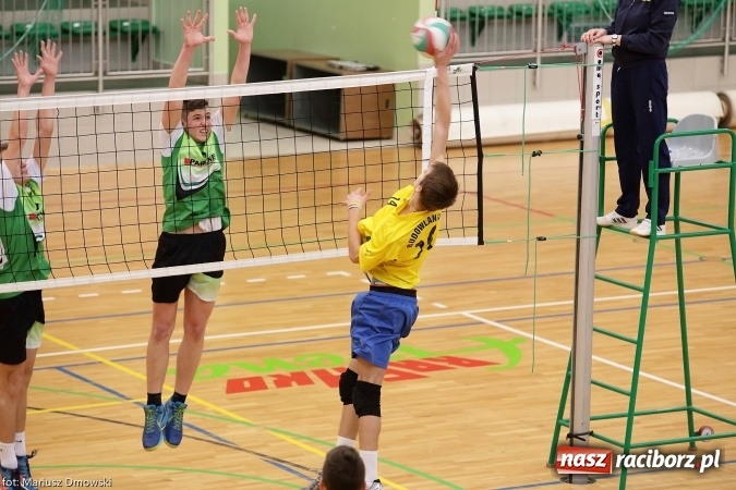 Zdjęcie w galerii na portalu naszraciborz.pl: XV Mikołajkowy Turniej w piłce siatkowej dziewcząt i chłopców szkół ponadgimnazjalnych   wiadomości z regionu