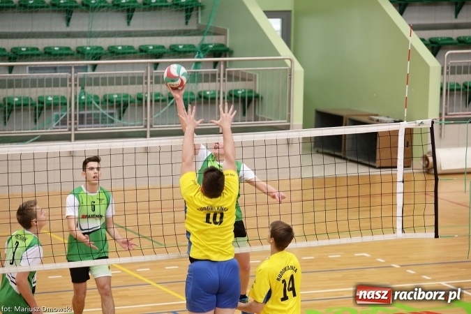 Zdjęcie w galerii na portalu naszraciborz.pl: XV Mikołajkowy Turniej w piłce siatkowej dziewcząt i chłopców szkół ponadgimnazjalnych   wiadomości z regionu