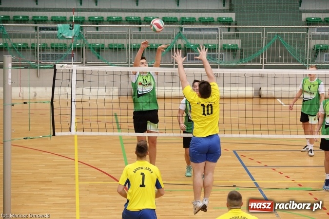 Zdjęcie w galerii na portalu naszraciborz.pl: XV Mikołajkowy Turniej w piłce siatkowej dziewcząt i chłopców szkół ponadgimnazjalnych   wiadomości z regionu