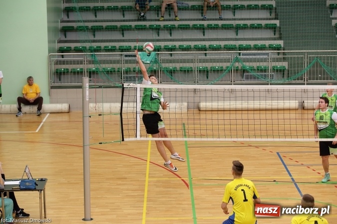 Zdjęcie w galerii na portalu naszraciborz.pl: XV Mikołajkowy Turniej w piłce siatkowej dziewcząt i chłopców szkół ponadgimnazjalnych   wiadomości z regionu