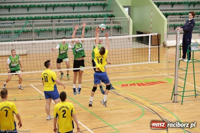 Zdjęcie w galerii na portalu naszraciborz.pl: XV Mikołajkowy Turniej w piłce siatkowej dziewcząt i chłopców szkół ponadgimnazjalnych   wiadomości z regionu
