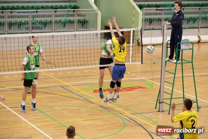 Zdjęcie w galerii na portalu naszraciborz.pl: XV Mikołajkowy Turniej w piłce siatkowej dziewcząt i chłopców szkół ponadgimnazjalnych   wiadomości z regionu