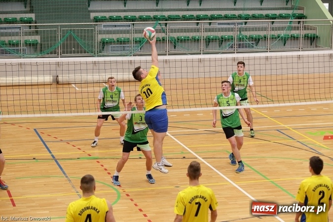 Zdjęcie w galerii na portalu naszraciborz.pl: XV Mikołajkowy Turniej w piłce siatkowej dziewcząt i chłopców szkół ponadgimnazjalnych   wiadomości z regionu