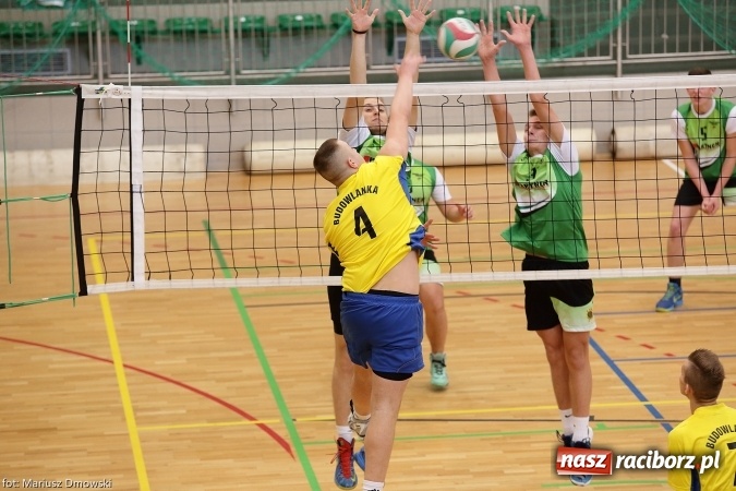 Zdjęcie w galerii na portalu naszraciborz.pl: XV Mikołajkowy Turniej w piłce siatkowej dziewcząt i chłopców szkół ponadgimnazjalnych   wiadomości z regionu
