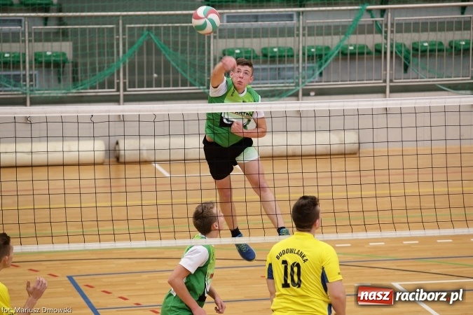 Zdjęcie w galerii na portalu naszraciborz.pl: XV Mikołajkowy Turniej w piłce siatkowej dziewcząt i chłopców szkół ponadgimnazjalnych   wiadomości z regionu