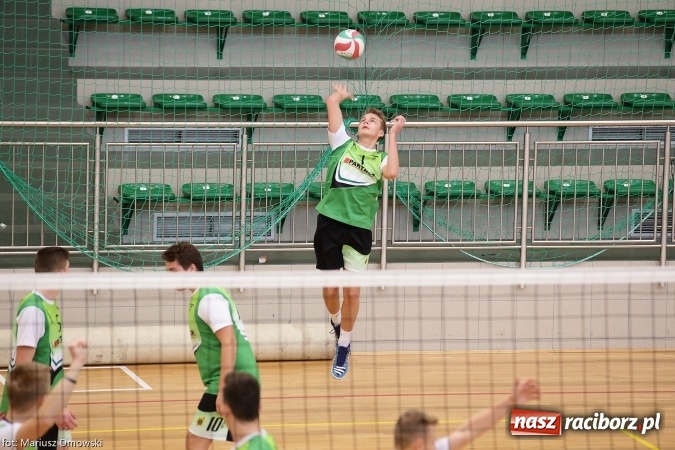 Zdjęcie w galerii na portalu naszraciborz.pl: XV Mikołajkowy Turniej w piłce siatkowej dziewcząt i chłopców szkół ponadgimnazjalnych   wiadomości z regionu