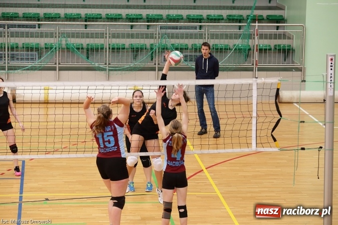 Zdjęcie w galerii na portalu naszraciborz.pl: XV Mikołajkowy Turniej w piłce siatkowej dziewcząt i chłopców szkół ponadgimnazjalnych   wiadomości z regionu