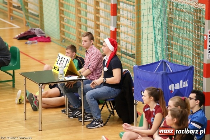 Zdjęcie w galerii na portalu naszraciborz.pl: XV Mikołajkowy Turniej w piłce siatkowej dziewcząt i chłopców szkół ponadgimnazjalnych   wiadomości z regionu
