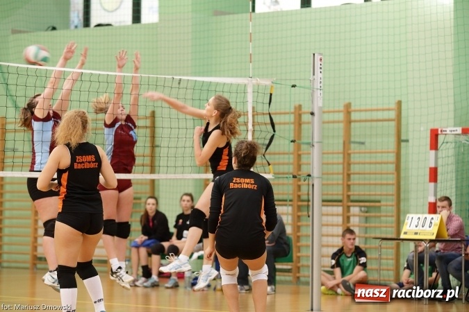 Zdjęcie w galerii na portalu naszraciborz.pl: XV Mikołajkowy Turniej w piłce siatkowej dziewcząt i chłopców szkół ponadgimnazjalnych   wiadomości z regionu