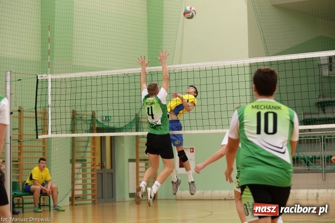 Zdjęcie w galerii na portalu naszraciborz.pl: XV Mikołajkowy Turniej w piłce siatkowej dziewcząt i chłopców szkół ponadgimnazjalnych   wiadomości z regionu