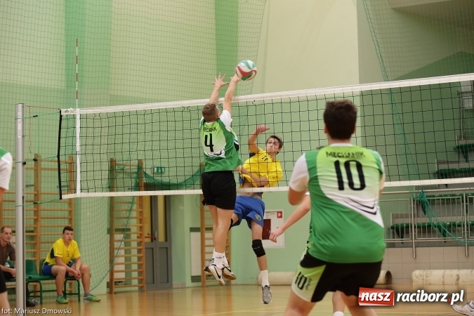 Zdjęcie w galerii na portalu naszraciborz.pl: XV Mikołajkowy Turniej w piłce siatkowej dziewcząt i chłopców szkół ponadgimnazjalnych   wiadomości z regionu