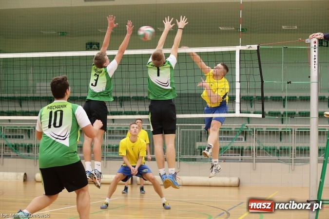 Zdjęcie w galerii na portalu naszraciborz.pl: XV Mikołajkowy Turniej w piłce siatkowej dziewcząt i chłopców szkół ponadgimnazjalnych   wiadomości z regionu