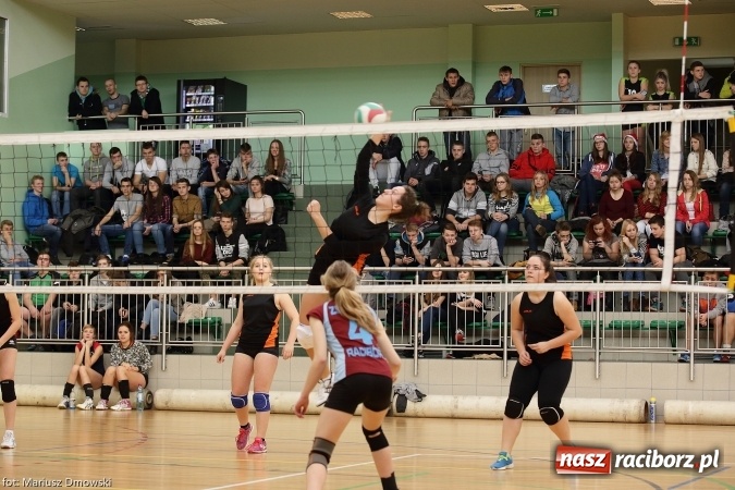 Zdjęcie w galerii na portalu naszraciborz.pl: XV Mikołajkowy Turniej w piłce siatkowej dziewcząt i chłopców szkół ponadgimnazjalnych   wiadomości z regionu