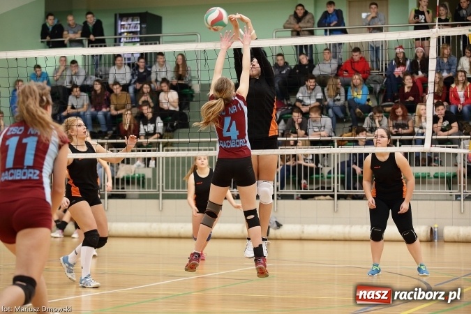 Zdjęcie w galerii na portalu naszraciborz.pl: XV Mikołajkowy Turniej w piłce siatkowej dziewcząt i chłopców szkół ponadgimnazjalnych   wiadomości z regionu