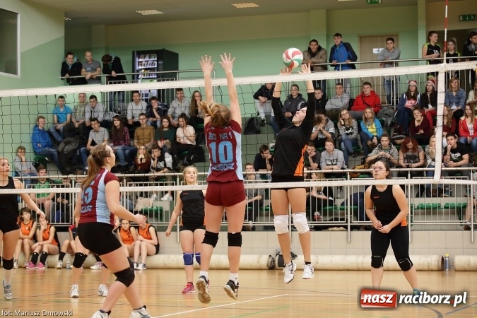 Zdjęcie w galerii na portalu naszraciborz.pl: XV Mikołajkowy Turniej w piłce siatkowej dziewcząt i chłopców szkół ponadgimnazjalnych   wiadomości z regionu