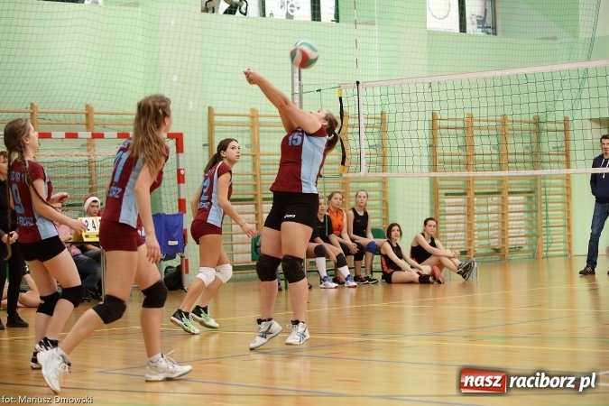 Zdjęcie w galerii na portalu naszraciborz.pl: XV Mikołajkowy Turniej w piłce siatkowej dziewcząt i chłopców szkół ponadgimnazjalnych   wiadomości z regionu