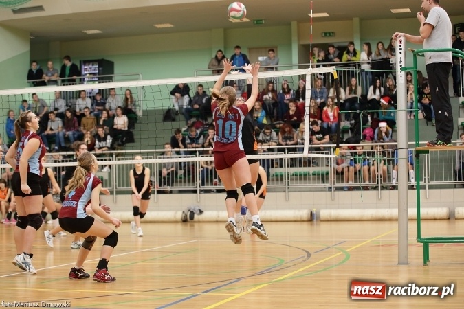 Zdjęcie w galerii na portalu naszraciborz.pl: XV Mikołajkowy Turniej w piłce siatkowej dziewcząt i chłopców szkół ponadgimnazjalnych   wiadomości z regionu