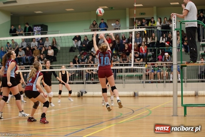 Zdjęcie w galerii na portalu naszraciborz.pl: XV Mikołajkowy Turniej w piłce siatkowej dziewcząt i chłopców szkół ponadgimnazjalnych   wiadomości z regionu