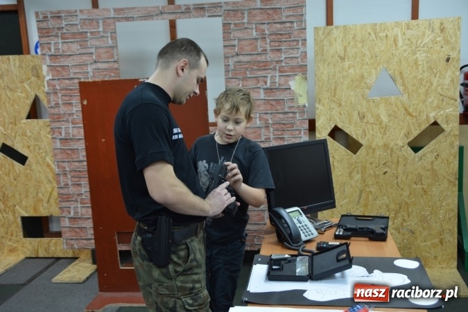 Zdjęcie w galerii na portalu naszraciborz.pl: Śląsko-Małopolski Oddział Straży Granicznej pomógł spełnić marzenie małego Kacpra wiadomości z regionu