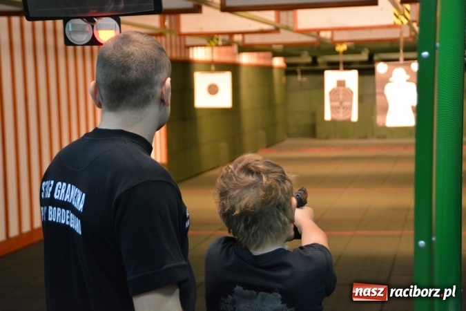 Zdjęcie w galerii na portalu naszraciborz.pl: Śląsko-Małopolski Oddział Straży Granicznej pomógł spełnić marzenie małego Kacpra wiadomości z regionu