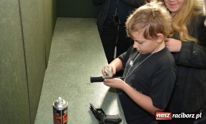 Zdjęcie w galerii na portalu naszraciborz.pl: Śląsko-Małopolski Oddział Straży Granicznej pomógł spełnić marzenie małego Kacpra wiadomości z regionu