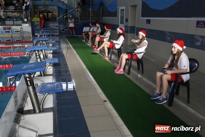 Zdjęcie w galerii na portalu naszraciborz.pl: III Mikołajkowe Zawody Pływackie w ZSOMS wiadomości z regionu