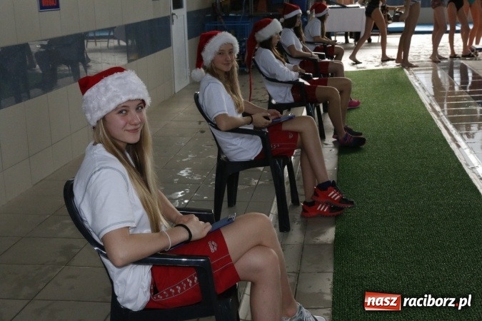 Zdjęcie w galerii na portalu naszraciborz.pl: III Mikołajkowe Zawody Pływackie w ZSOMS wiadomości z regionu