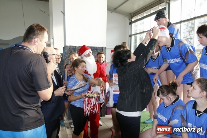 Zdjęcie w galerii na portalu naszraciborz.pl: III Mikołajkowe Zawody Pływackie w ZSOMS wiadomości z regionu