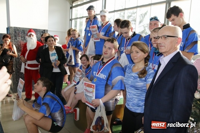Zdjęcie w galerii na portalu naszraciborz.pl: III Mikołajkowe Zawody Pływackie w ZSOMS wiadomości z regionu