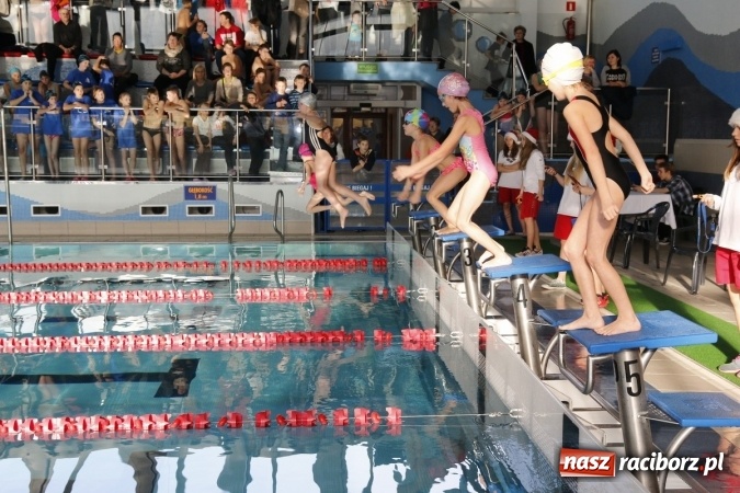 Zdjęcie w galerii na portalu naszraciborz.pl: III Mikołajkowe Zawody Pływackie w ZSOMS wiadomości z regionu