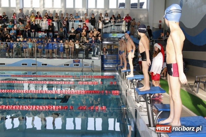 Zdjęcie w galerii na portalu naszraciborz.pl: III Mikołajkowe Zawody Pływackie w ZSOMS wiadomości z regionu