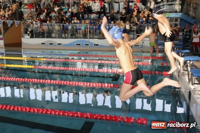 Zdjęcie w galerii na portalu naszraciborz.pl: III Mikołajkowe Zawody Pływackie w ZSOMS wiadomości z regionu