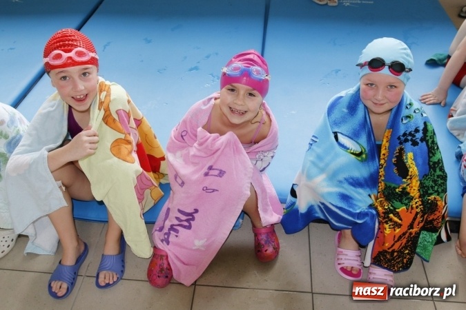 Zdjęcie w galerii na portalu naszraciborz.pl: III Mikołajkowe Zawody Pływackie w ZSOMS wiadomości z regionu