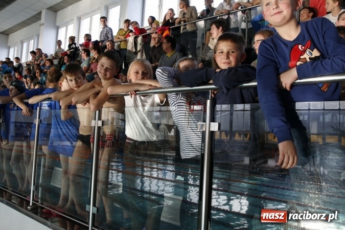 Zdjęcie w galerii na portalu naszraciborz.pl: III Mikołajkowe Zawody Pływackie w ZSOMS wiadomości z regionu