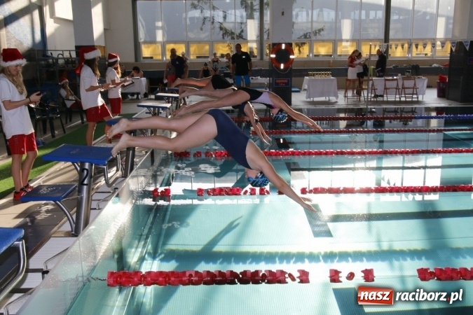 Zdjęcie w galerii na portalu naszraciborz.pl: III Mikołajkowe Zawody Pływackie w ZSOMS wiadomości z regionu