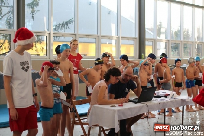 Zdjęcie w galerii na portalu naszraciborz.pl: III Mikołajkowe Zawody Pływackie w ZSOMS wiadomości z regionu