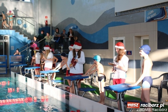 Zdjęcie w galerii na portalu naszraciborz.pl: III Mikołajkowe Zawody Pływackie w ZSOMS wiadomości z regionu