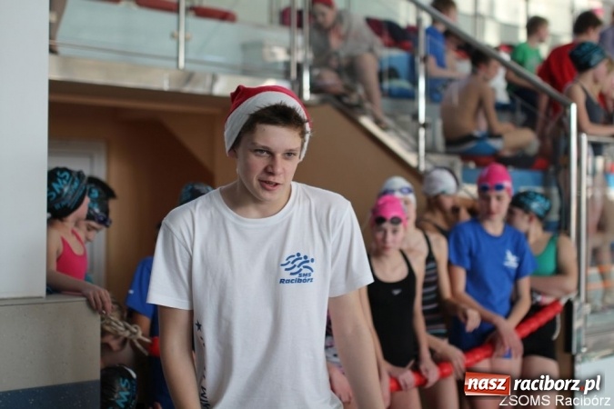 Zdjęcie w galerii na portalu naszraciborz.pl: III Mikołajkowe Zawody Pływackie w ZSOMS wiadomości z regionu