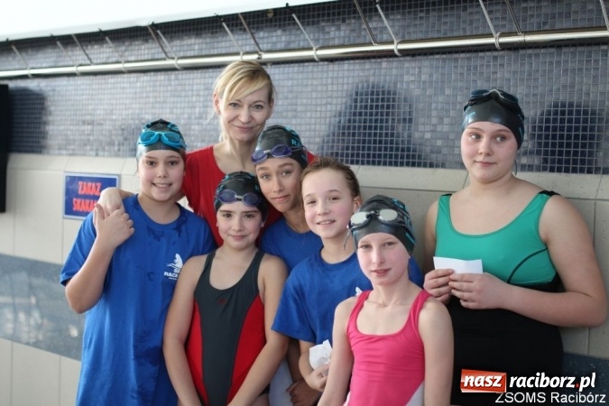 Zdjęcie w galerii na portalu naszraciborz.pl: III Mikołajkowe Zawody Pływackie w ZSOMS wiadomości z regionu