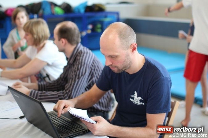 Zdjęcie w galerii na portalu naszraciborz.pl: III Mikołajkowe Zawody Pływackie w ZSOMS wiadomości z regionu