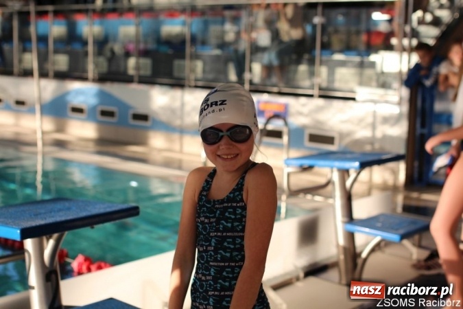 Zdjęcie w galerii na portalu naszraciborz.pl: III Mikołajkowe Zawody Pływackie w ZSOMS wiadomości z regionu