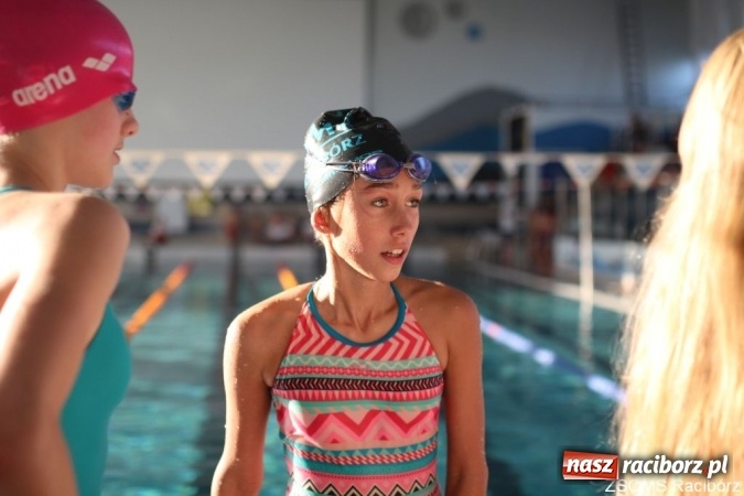 Zdjęcie w galerii na portalu naszraciborz.pl: III Mikołajkowe Zawody Pływackie w ZSOMS wiadomości z regionu