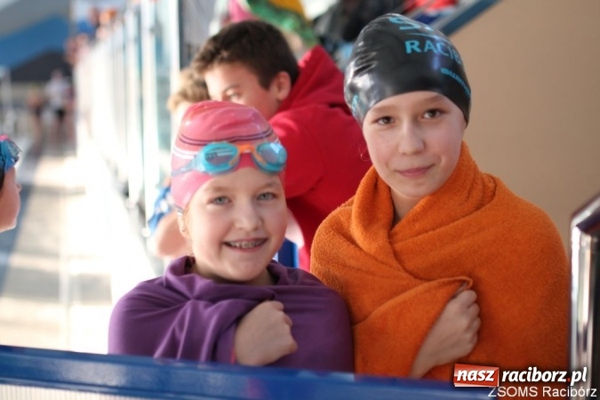 Zdjęcie w galerii na portalu naszraciborz.pl: III Mikołajkowe Zawody Pływackie w ZSOMS wiadomości z regionu