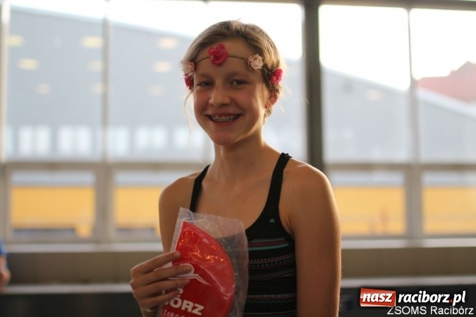 Zdjęcie w galerii na portalu naszraciborz.pl: III Mikołajkowe Zawody Pływackie w ZSOMS wiadomości z regionu