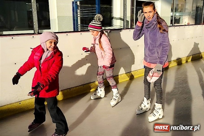 Zdjęcie w galerii na portalu naszraciborz.pl: UKS Zryw na lodzie wiadomości z regionu