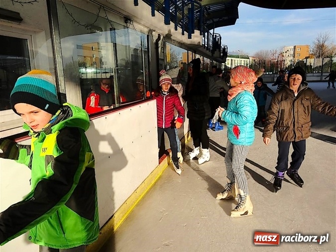 Zdjęcie w galerii na portalu naszraciborz.pl: UKS Zryw na lodzie wiadomości z regionu