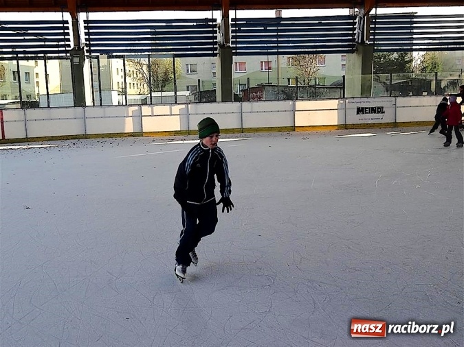 Zdjęcie w galerii na portalu naszraciborz.pl: UKS Zryw na lodzie wiadomości z regionu
