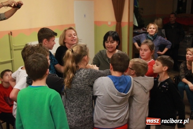 Zdjęcie w galerii na portalu naszraciborz.pl: Jaś i Małgosia na tropie, czyli zakończenie projektu w ZSP Wojnowice wiadomości z regionu