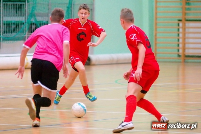 Zdjęcie w galerii na portalu naszraciborz.pl: Poniedziałkowe emocje w HLPN. Zwycięstwa IC Team i Wychylylybymy wiadomości z regionu