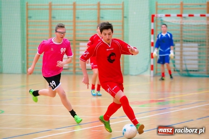 Zdjęcie w galerii na portalu naszraciborz.pl: Poniedziałkowe emocje w HLPN. Zwycięstwa IC Team i Wychylylybymy wiadomości z regionu